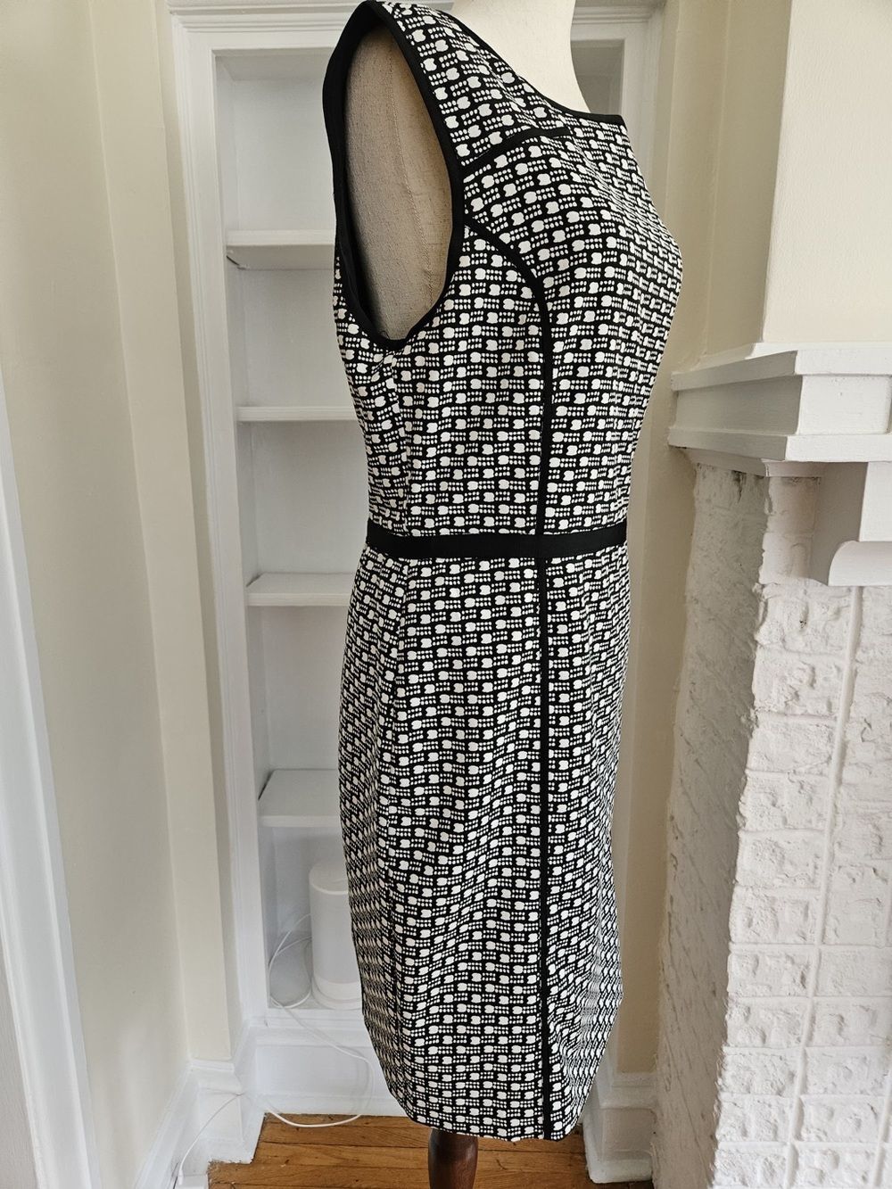 Laundry By Shelli Segal (12) Black and White Patterned Midi Sheath Dress - Picture 4 of 6